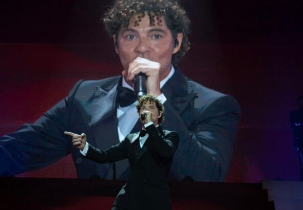David Bisbal combinó clásicos y repertorio navideño en Barcelona